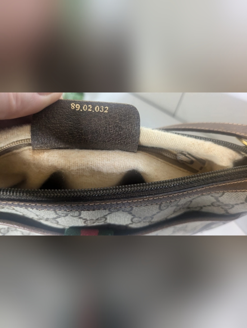 Gucci Supreme Canvas Crossbody Bag Purse - Picture 4 of 11